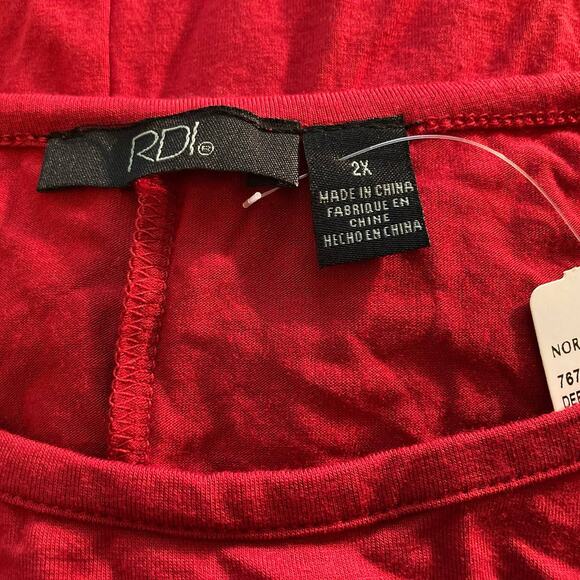 RDI Women Round Neck Stretch Tunic Top Size 2X Deep Red NWT Long Side Hem Detail - Picture 2 of 4